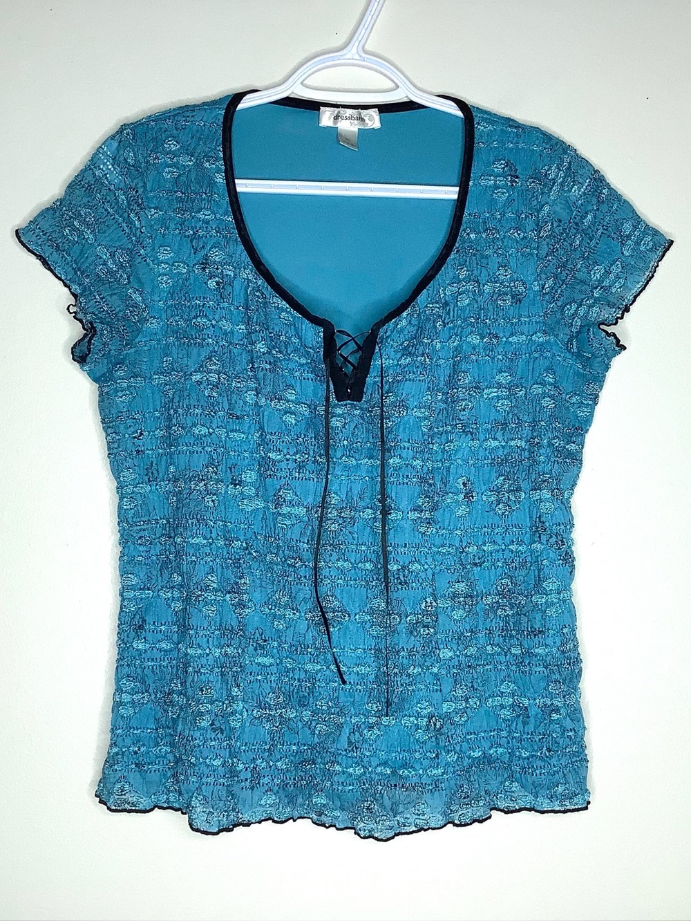 < Y2K Dressbarn Crinkled Short Sleeve Blouse With Lace-Up Detail >